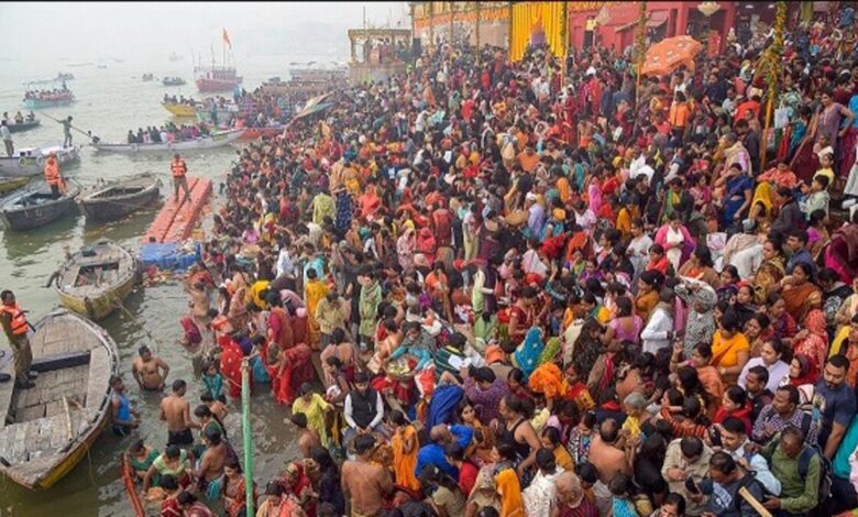 Makar Sankranti 2024: Uttarakhand में गंगा और सहायक नदियों में भरी जनसैलाब, Uttarkashi में देव डोलियां लगाती हैं आस्था की डुबकी
